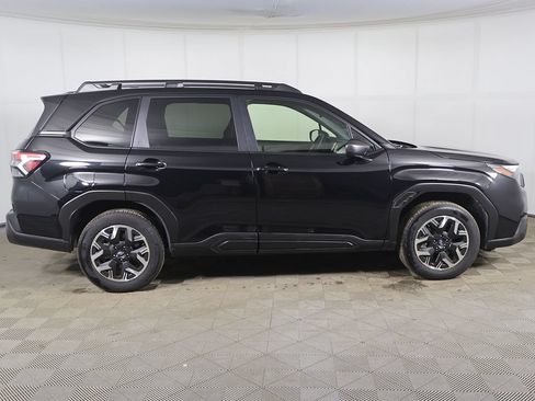 Used 2025 Subaru Forester Premium AWD/4WD image 13