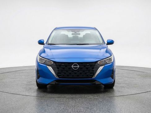 Used 2025 Nissan Sentra SV image 2