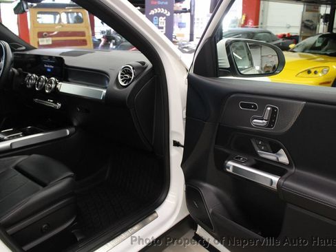 Used 2021 Mercedes-Benz GLB 250 4MATIC image 35