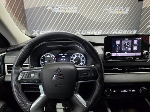 Used 2022 Mitsubishi Outlander ES image 19