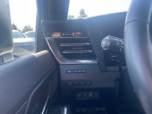 Used 2025 Lexus GX 550 AWD/4WD image 12