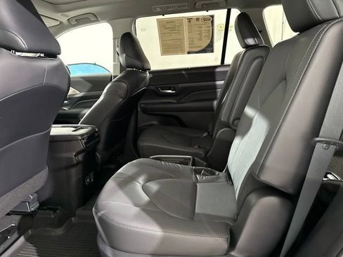 Used 2025 Toyota Grand Highlander AWD Hybrid image 16