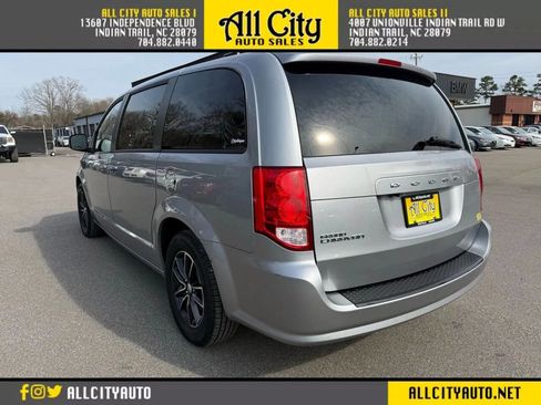 Used 2018 Dodge Grand Caravan SE image 5