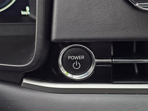 Used 2023 Mitsubishi Outlander SE image 24