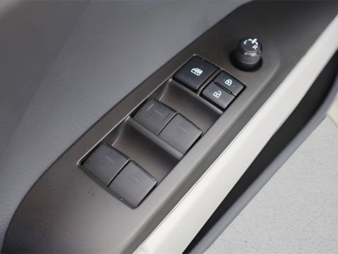 Certified 2021 Toyota Camry LE image 25