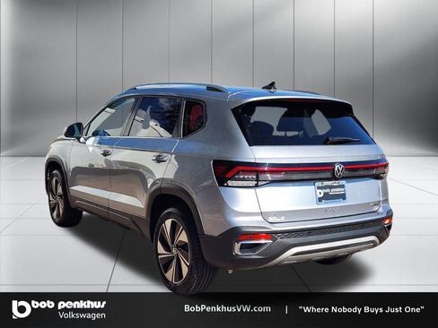 Used 2025 Volkswagen Taos SE image 29