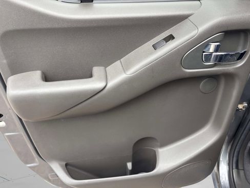 Used 2019 Nissan Frontier PRO-4X image 18