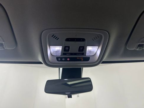 Used 2018 Chevrolet Traverse LT image 25