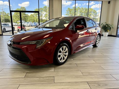 Used 2025 Toyota Corolla LE FWD image 3