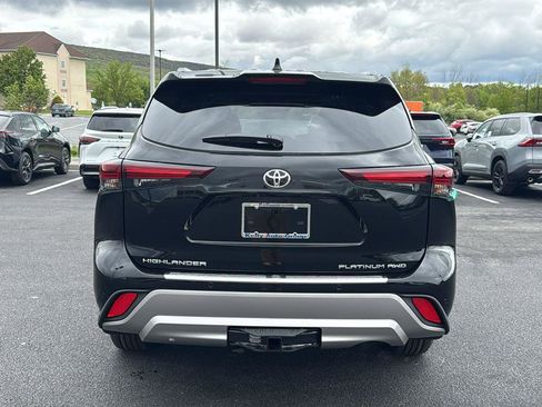 New 2026 Toyota Highlander Platinum AWD/4WD image 6