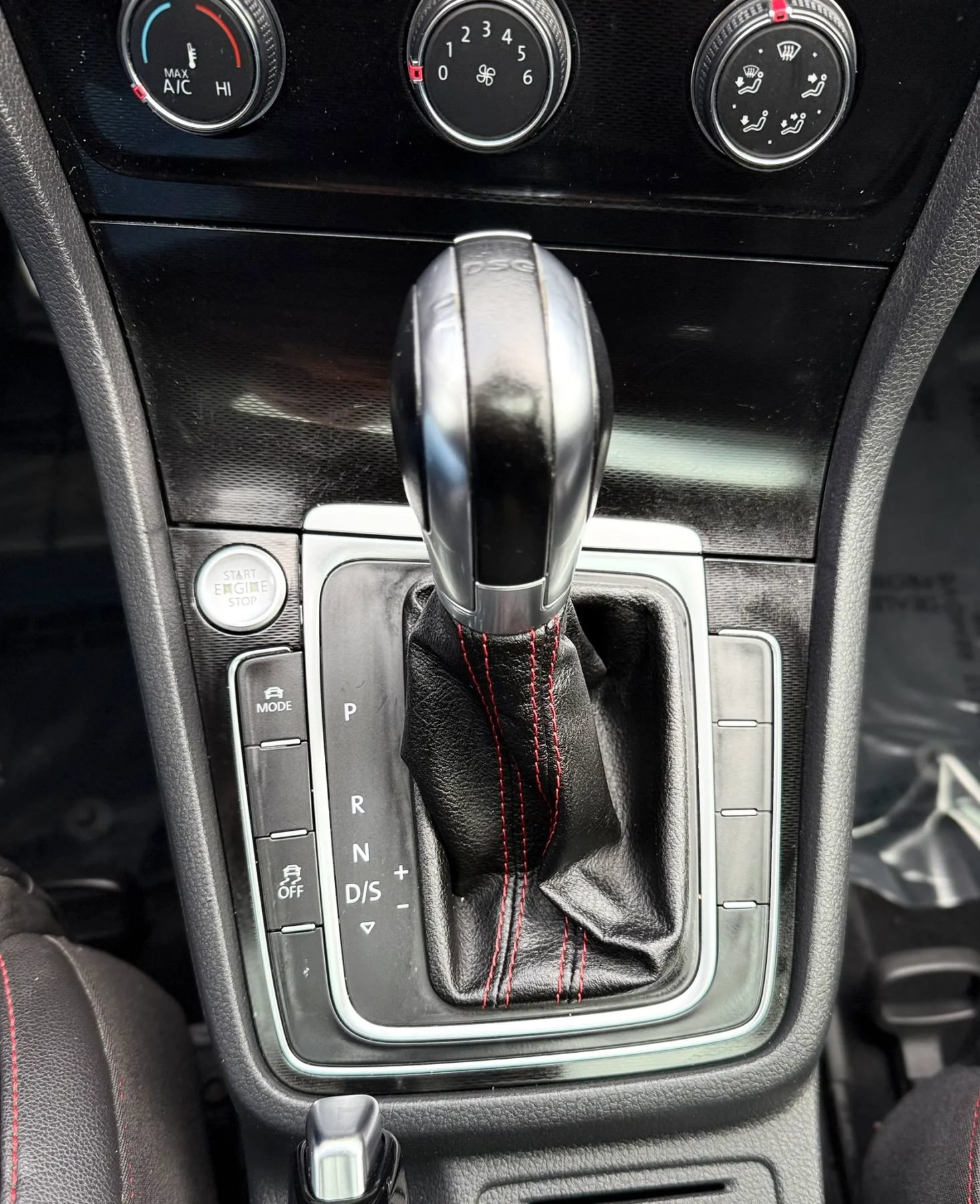 Used 2015 Volkswagen GTI SE FWD image 19