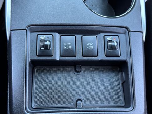 Used 2015 Toyota Camry XLE FWD image 31