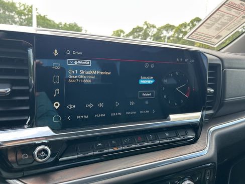 Used 2025 GMC Sierra 1500 SLT image 30