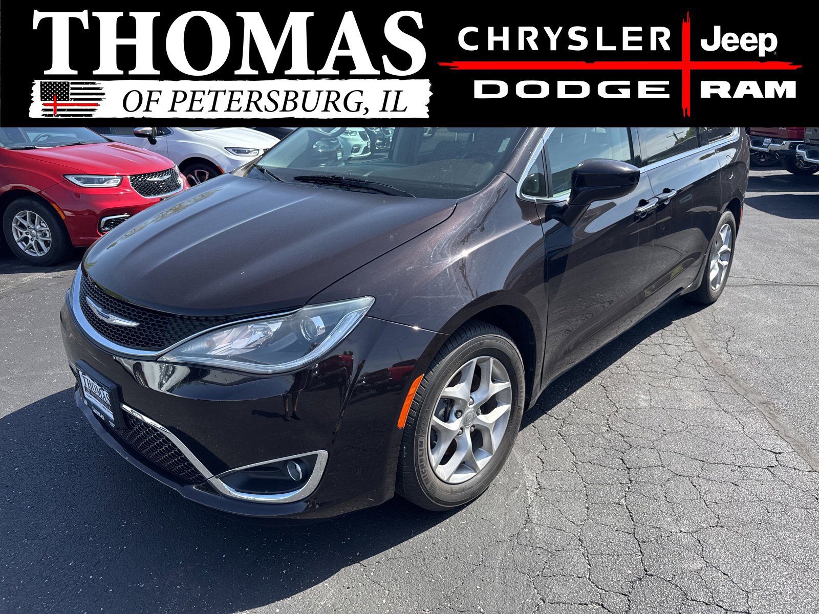 Used 2019 Chrysler Pacifica Touring Plus w/ Tire & Wheel Group FWD image 3
