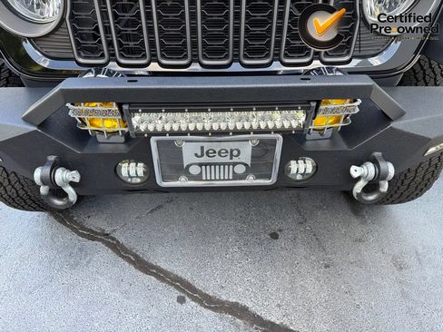 Certified 2025 Jeep Wrangler Sport AWD/4WD image 24