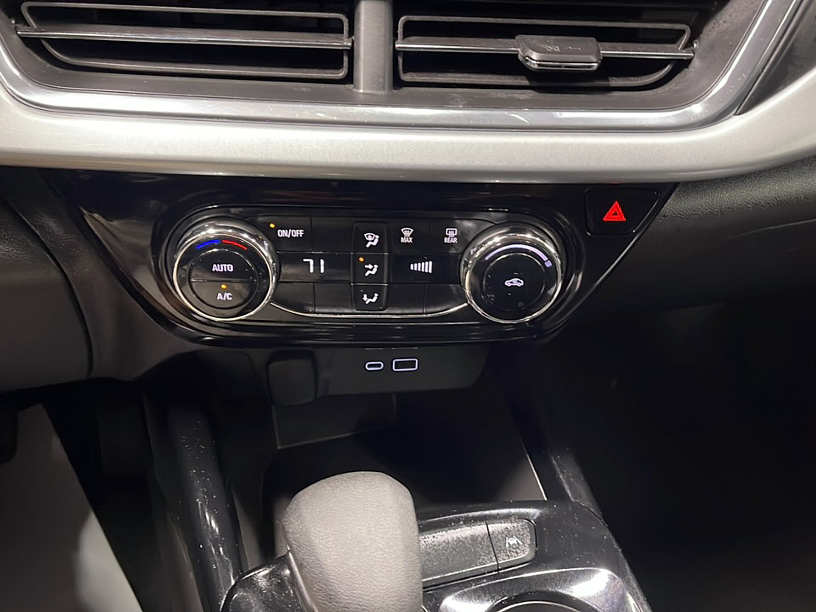 Used 2025 Chevrolet Trax LT FWD image 11