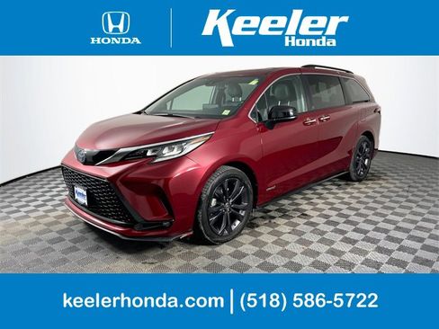 Used 2021 Toyota Sienna XSE image 1