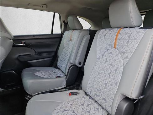 Used 2023 Toyota Highlander Bronze Edition image 20