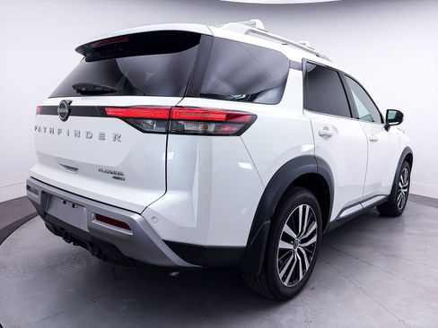 Used 2024 Nissan Pathfinder Platinum w/ Cargo Package image 17