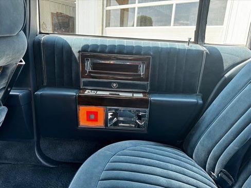 Used 1988 Cadillac Brougham image 22