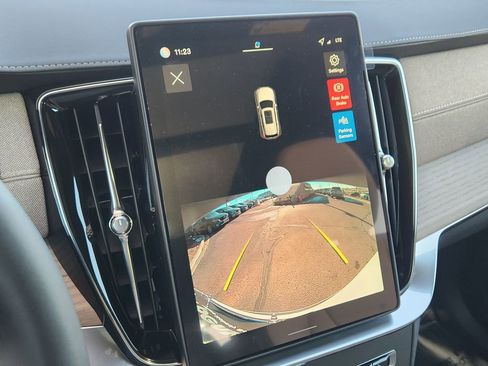 New 2026 Volvo XC90 B5 Core image 8