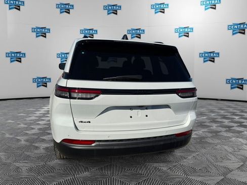 New 2026 Jeep Grand Cherokee Altitude image 4