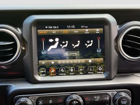 Used 2022 Jeep Wrangler Unlimited Sahara AWD/4WD image 32