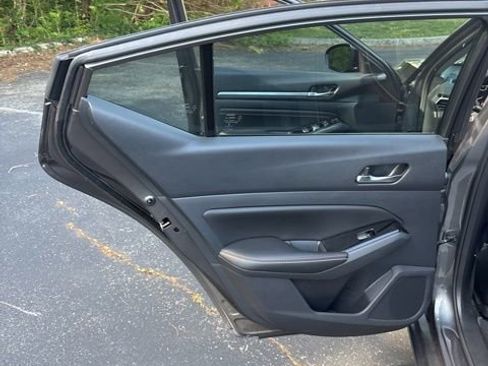 Used 2023 Nissan Altima 2.0 SR FWD image 19