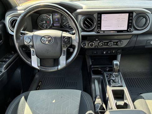 Used 2020 Toyota Tacoma TRD Off-Road AWD/4WD image 17