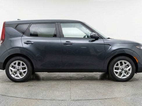 Used 2025 Kia Soul LX w/ LX Technology Package FWD image 11