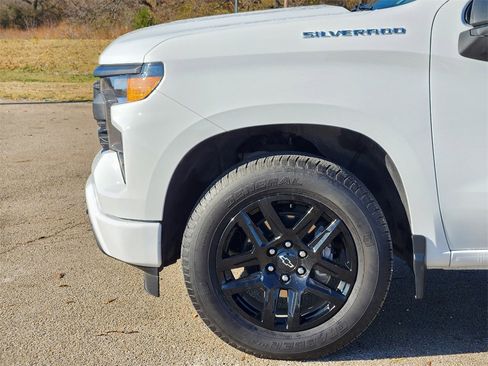 Used 2024 Chevrolet Silverado 1500 Custom image 8