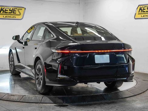 Used 2026 Lexus ES 350e w/ Convenience Package FWD image 2