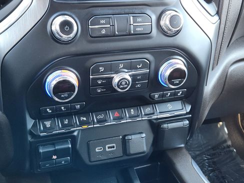 Certified 2022 GMC Sierra 3500 Denali image 14