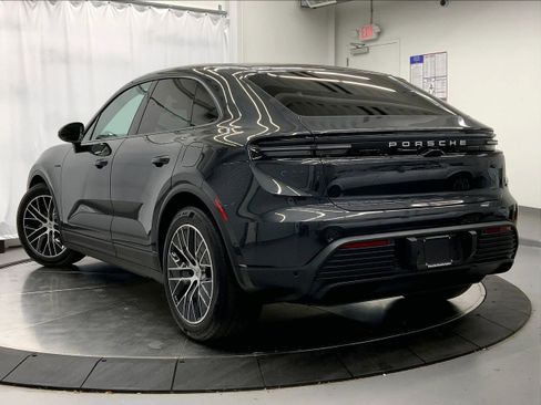 Used 2025 Porsche Macan Electric image 3