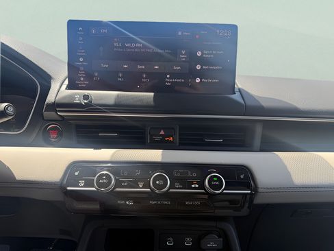 New 2026 Honda Pilot Touring image 25