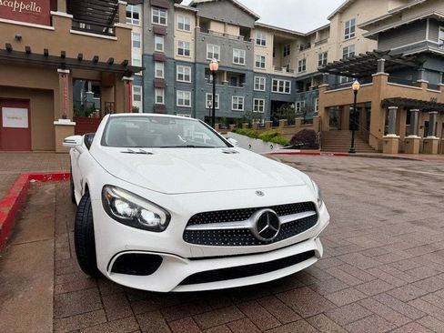 Used 2018 Mercedes-Benz SL 550 image 16