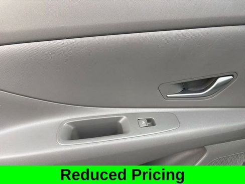 Used 2023 Hyundai Elantra SEL image 31