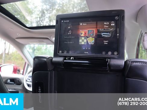 Used 2018 Chrysler Pacifica Limited FWD image 31