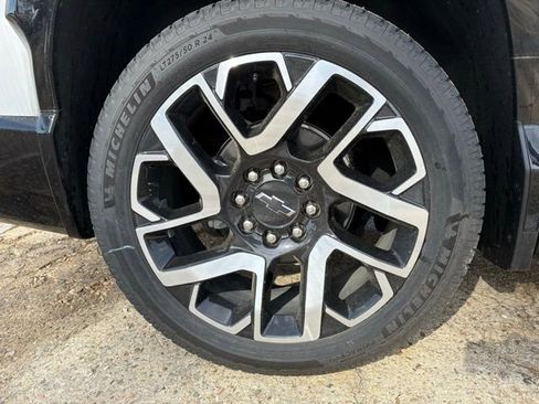 New 2024 Chevrolet Silverado EV RST image 9