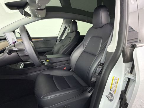Used 2023 Tesla Model Y 2WD image 5