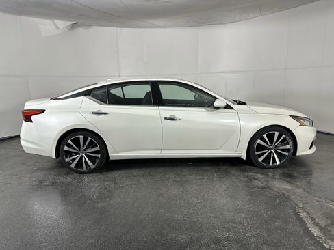 Used 2020 Nissan Altima 2.0 Platinum image 9