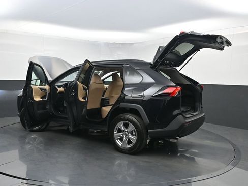 Used 2022 Toyota RAV4 XLE image 37