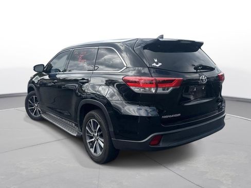 Used 2018 Toyota Highlander XLE FWD image 8