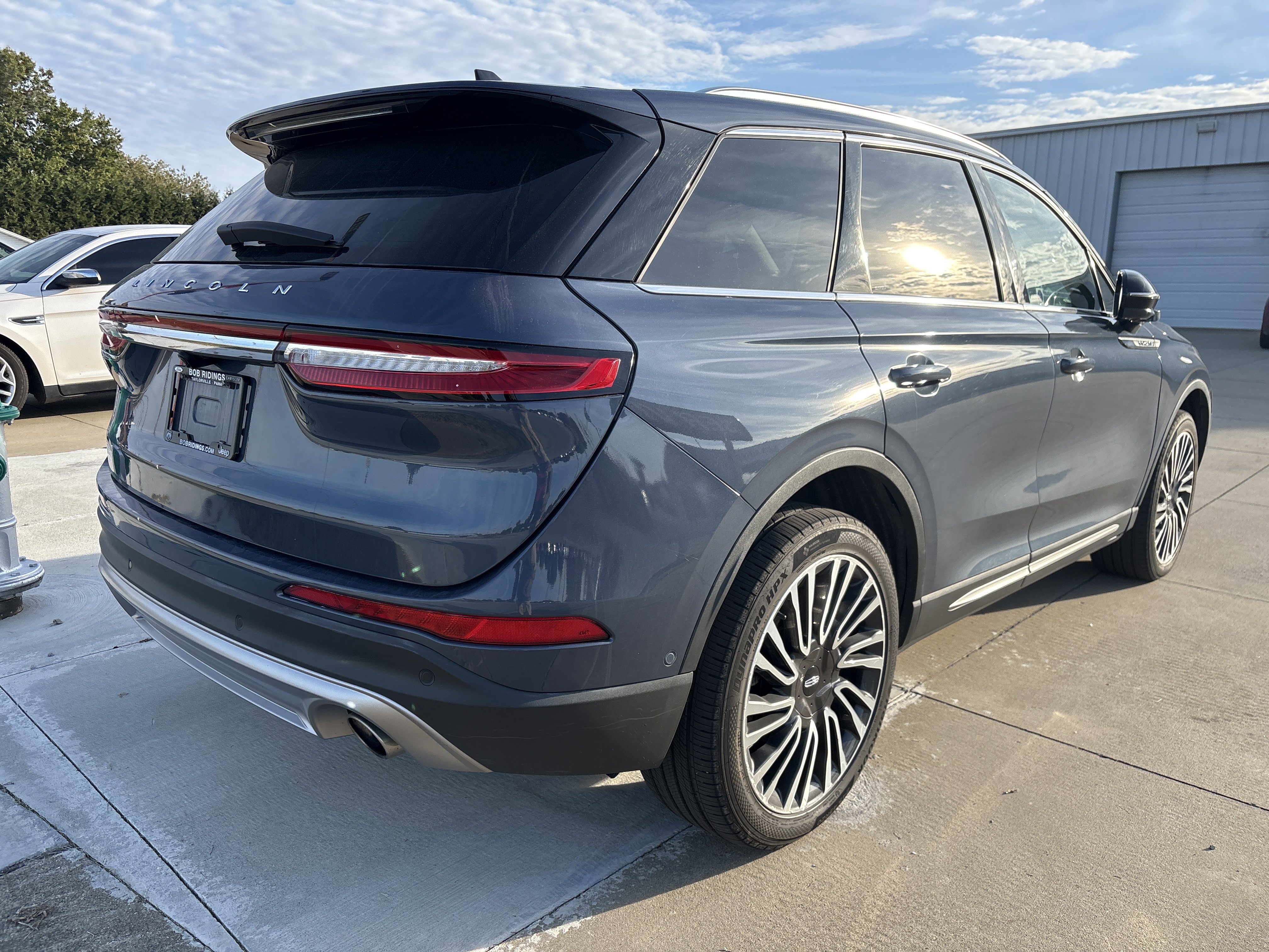 Used 2022 Lincoln Corsair Reserve w/ Equipment Group 201A AWD/4WD image 4