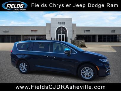 Used 2023 Chrysler Pacifica Touring-L