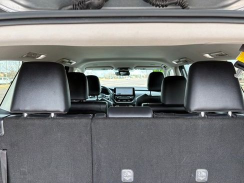 Used 2025 Toyota Grand Highlander AWD image 27