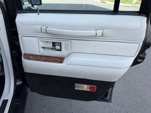 Used 1994 Lincoln Town Car Signature RWD image 31
