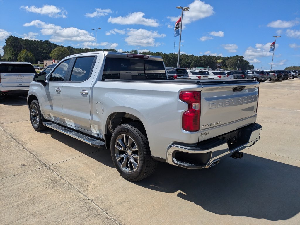 Used 2022 Chevrolet Silverado 1500 LT w/ Z71 Off-Road Package AWD/4WD image 3