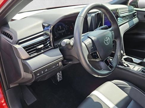 Used 2025 Toyota Camry SE image 9