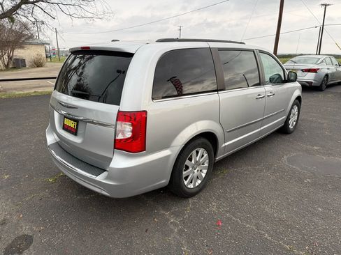Used 2012 Chrysler Town & Country Touring-L w/ Entertainment Group #2 image 4